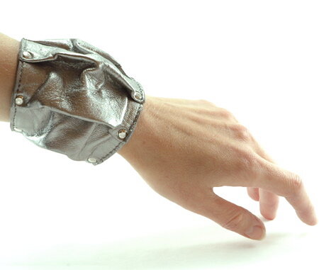 Armband-Tasche 9cm - AEHRENKRANZ