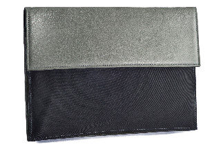 Clutch aus Rhabarberleder - deepmello