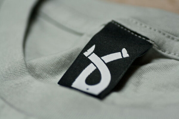 T-Shirt Fake Empire - Plain And Black