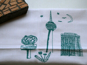 Handgewebtes Fair-Trade-Geschirrtuch 'Berliner Pflanze' weiß - Hirschkind