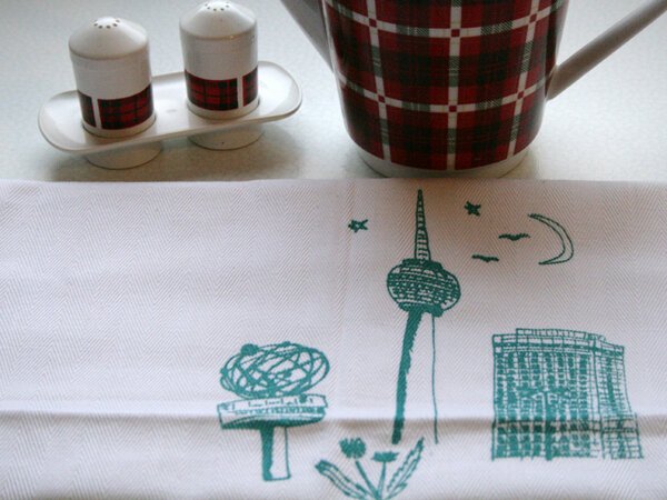 Handgewebtes Fair-Trade-Geschirrtuch 'Berliner Pflanze' weiß - Hirschkind