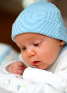 Babymütze für Neugeborene blau-weiß - biobaby
