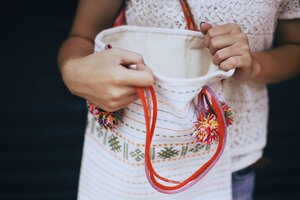 Handbestickte Bommel Tasche 'I´m Bag' aus 100% Bio-Baumwolle - Eccolifestyle