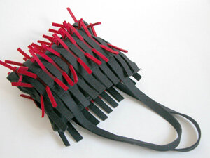 Tasche 'Igeltasche' schwarz/rot - werkstatt-design